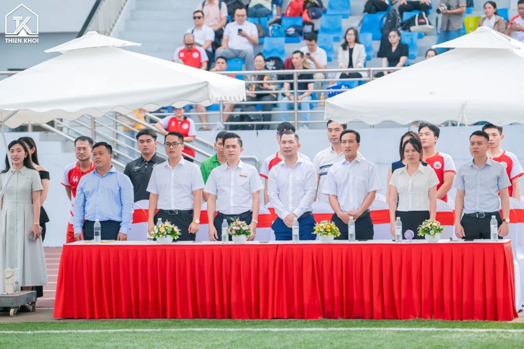 Khai mạc Giải Bóng Đá Thiên Khôi 2025 – Văn hoá gắn kết, bệ phóng tuyển dụng môi giới bất động sản. giam doc chi nhan thien khoi mien nam 1 1024x682