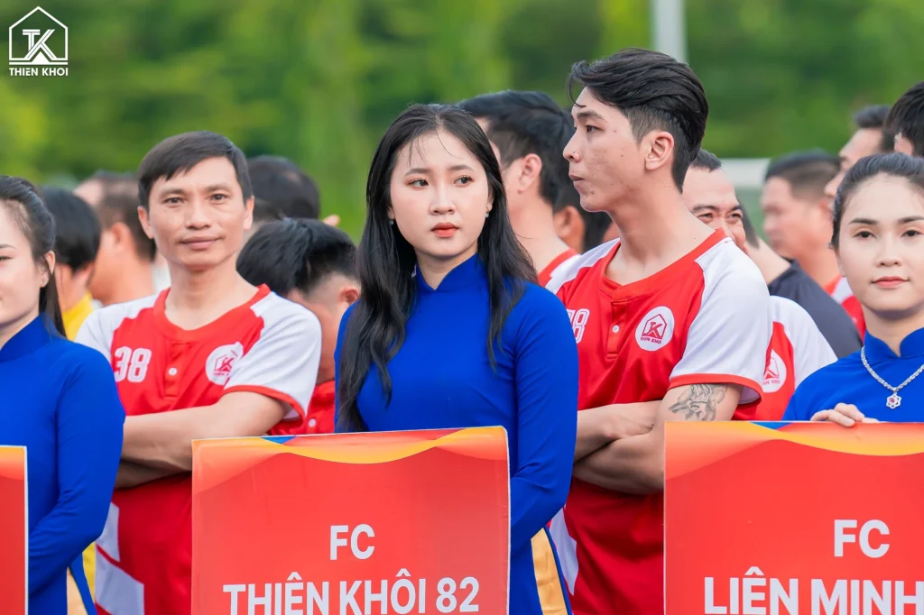 Khai mạc Giải Bóng Đá Thiên Khôi 2025 – Văn hoá gắn kết, bệ phóng tuyển dụng môi giới bất động sản. con nguoi moi gioi bat dong san thien khoi 1024x682